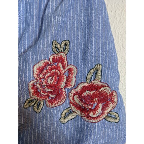 Boho J by JOA Off Shoulder Chambray Embroidered Crop Top Size S Babydoll Floral - Picture 2 of 7